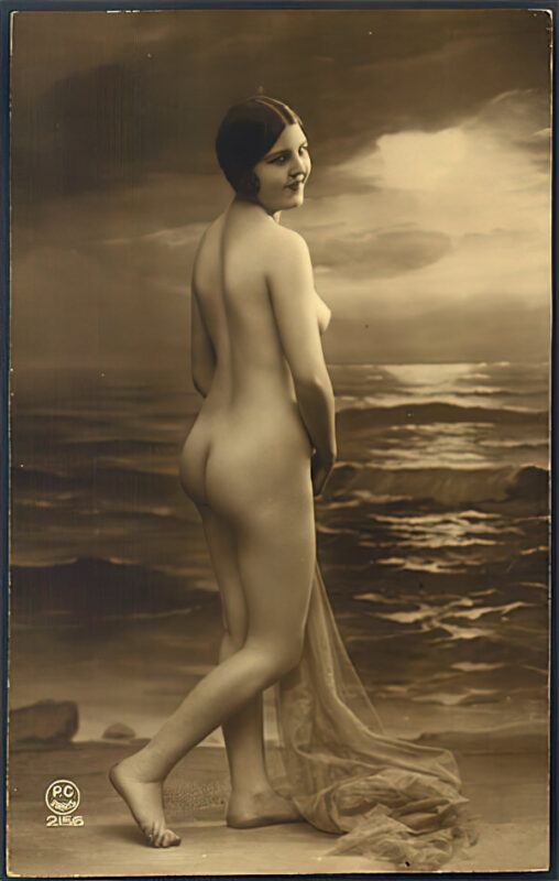 B&W Volume 5 Image of Naked / Nude Woman in the Vintage Era