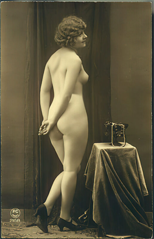 B&W Volume 5 Image of Naked / Nude Woman in the Vintage Era