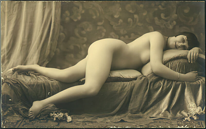 B&W Volume 5 Image of Naked / Nude Woman in the Vintage Era
