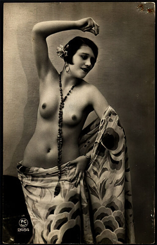 B&W Volume 5 Image of Naked / Nude Woman in the Vintage Era
