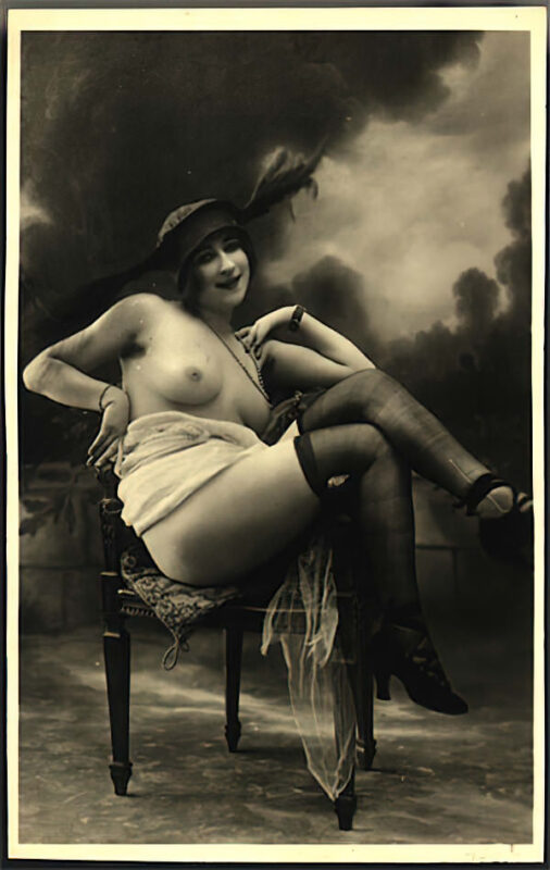 Volume 1 of Black and White Image of Naked / Nude Woman in the Classic Retro Period Volume 1 of Black and White Photo of Naked / Nude Women and Girls in the Vintage Era