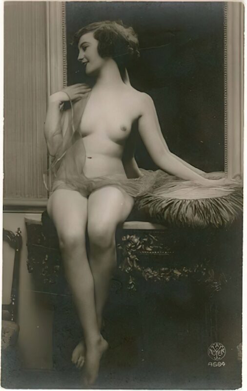 B&W Volume 5 Image of Naked / Nude Woman in the Vintage Era