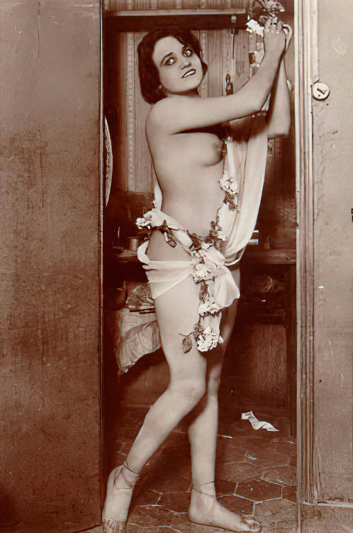 B&W Volume 5 Image of Naked / Nude Woman in the Vintage Era