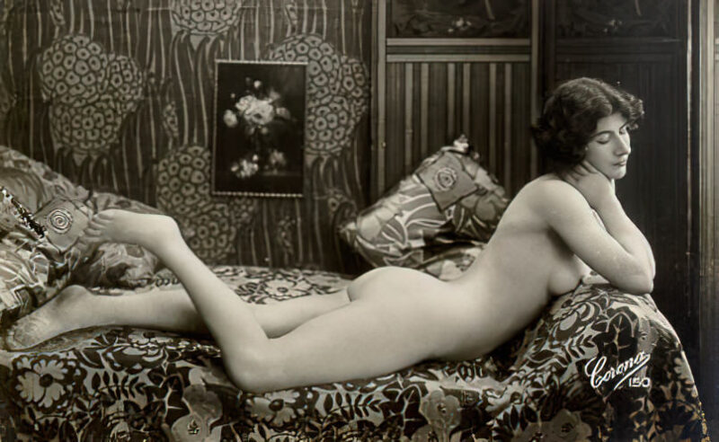 B&W Volume 5 Image of Naked / Nude Woman in the Vintage Era