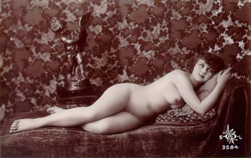 B&W Volume 5 Image of Naked / Nude Woman in the Vintage Era