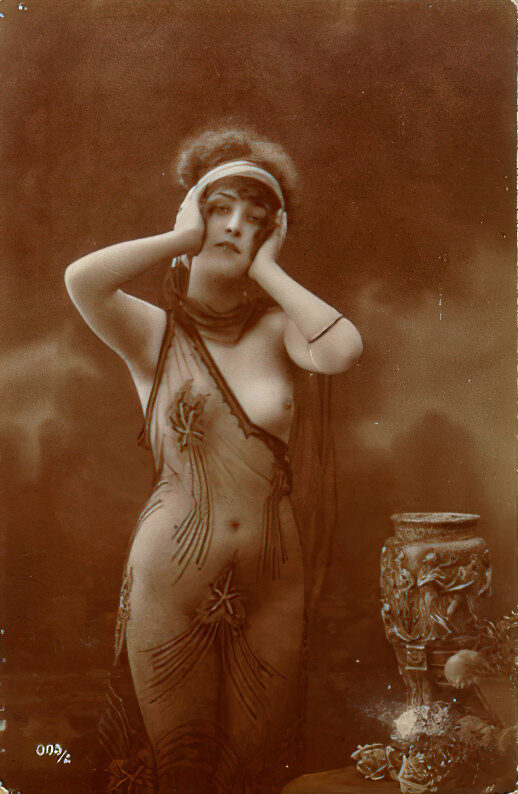 B&W Volume 5 Image of Naked / Nude Woman in the Vintage Era