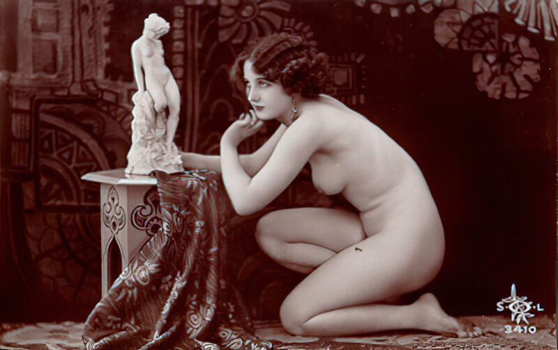 B&W Volume 5 Image of Naked / Nude Woman in the Vintage Era