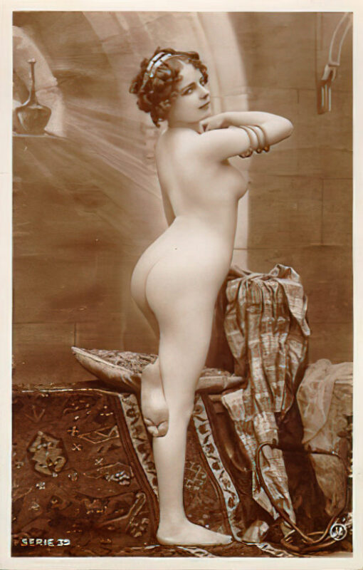 B&W Volume 5 Image of Naked / Nude Woman in the Vintage Era