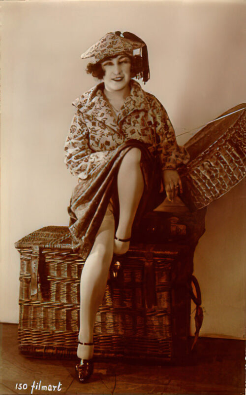 B&W Volume 5 Image of Naked / Nude Woman in the Vintage Era