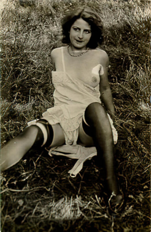 B&W Volume 5 Image of Naked / Nude Woman in the Vintage Era