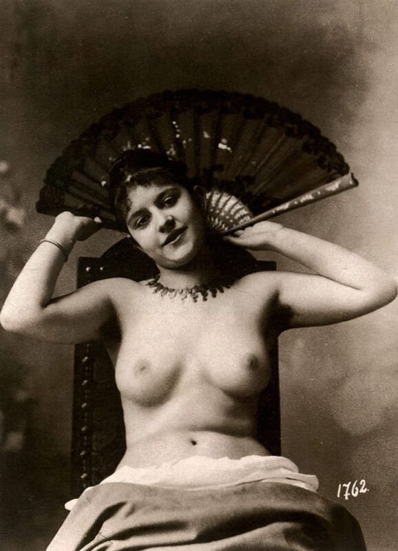 Volume 1 of Black and White Image of Naked / Nude Woman in the Classic Retro Period Volume 1 of Black and White Photo of Naked / Nude Women and Girls in the Vintage Era
