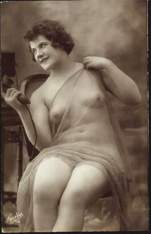 B&W Volume 5 Image of Naked / Nude Woman in the Vintage Era