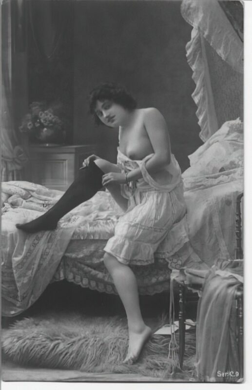 B&W Volume 5 Image of Naked / Nude Woman in the Vintage Era