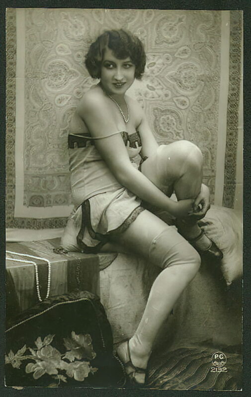 B&W Volume 5 Image of Naked / Nude Woman in the Vintage Era
