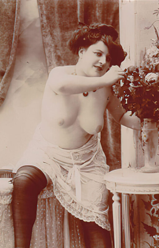 B&W Volume 5 Image of Naked / Nude Woman in the Vintage Era