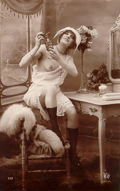 B&W Volume 5 Image of Naked / Nude Woman in the Vintage Era