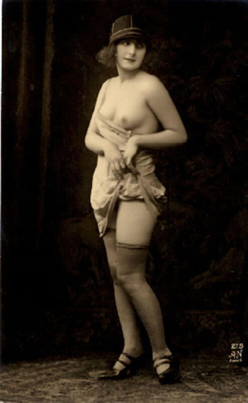 B&W Volume 5 Image of Naked / Nude Woman in the Vintage Era