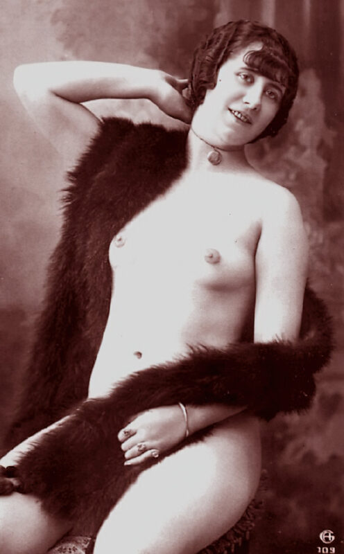 B&W Volume 5 Image of Naked / Nude Woman in the Vintage Era