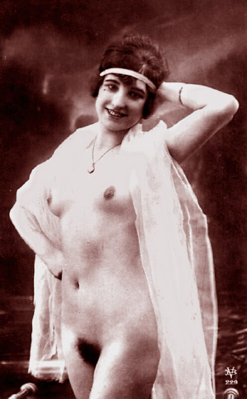 B&W Volume 5 Image of Naked / Nude Woman in the Vintage Era