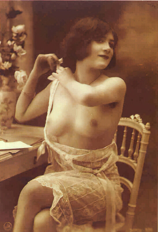 B&W Volume 5 Image of Naked / Nude Woman in the Vintage Era