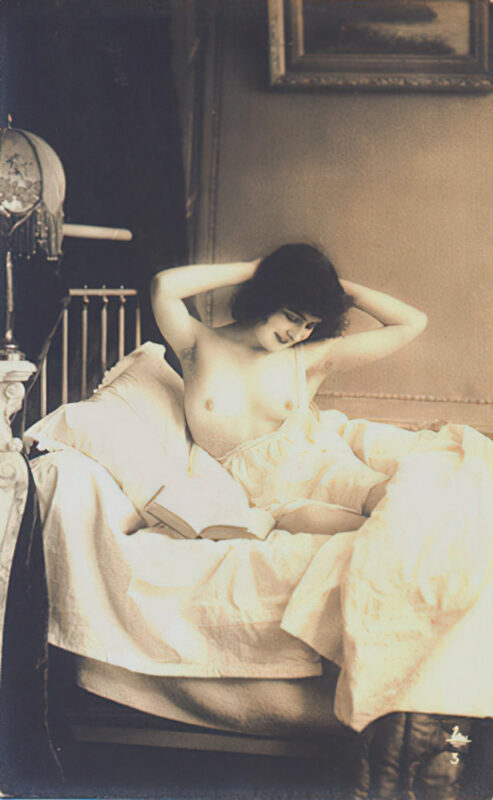 B&W Volume 5 Image of Naked / Nude Woman in the Vintage Era