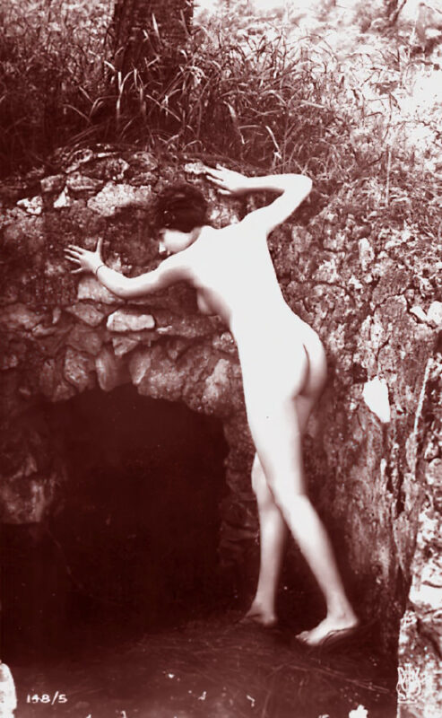 B&W Volume 5 Image of Naked / Nude Woman in the Vintage Era
