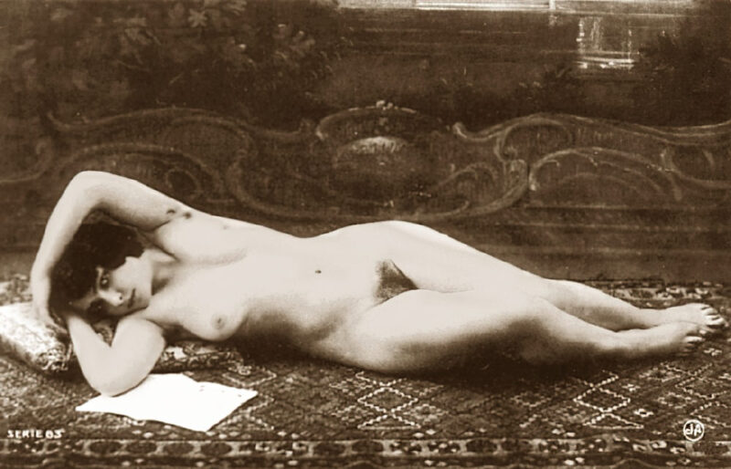 B&W Volume 5 Image of Naked / Nude Woman in the Vintage Era
