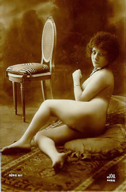 B&W Volume 5 Image of Naked / Nude Woman in the Vintage Era