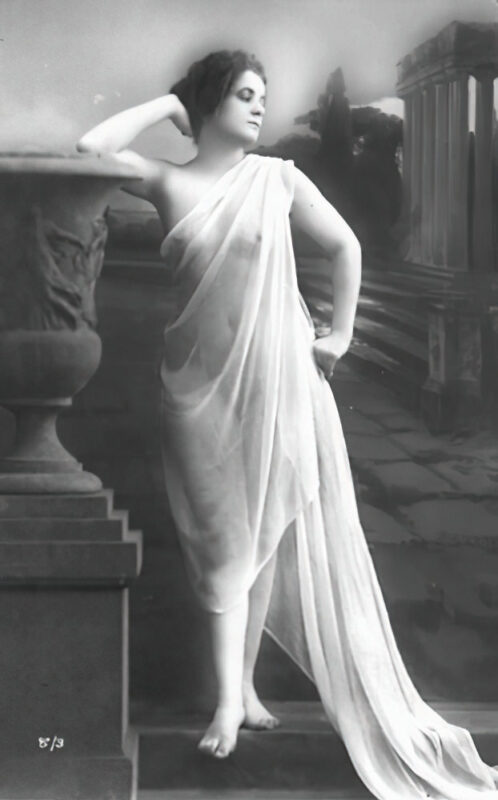 B&W Volume 5 Image of Naked / Nude Woman in the Vintage Era