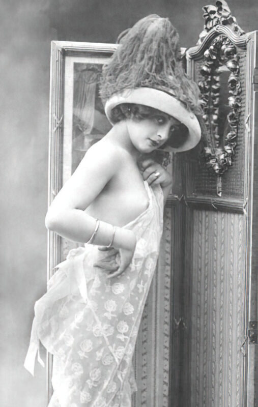 B&W Volume 5 Image of Naked / Nude Woman in the Vintage Era