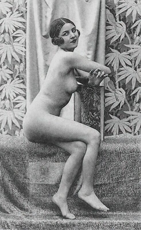 B&W Volume 5 Image of Naked / Nude Woman in the Vintage Era