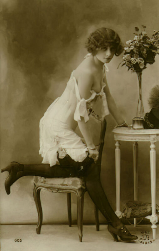 B&W Volume 5 Image of Naked / Nude Woman in the Vintage Era