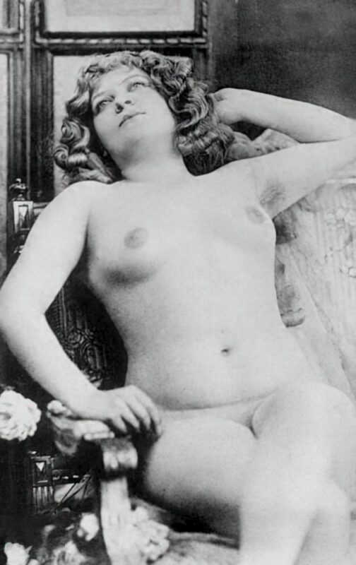 B&W Volume 5 Image of Naked / Nude Woman in the Vintage Era