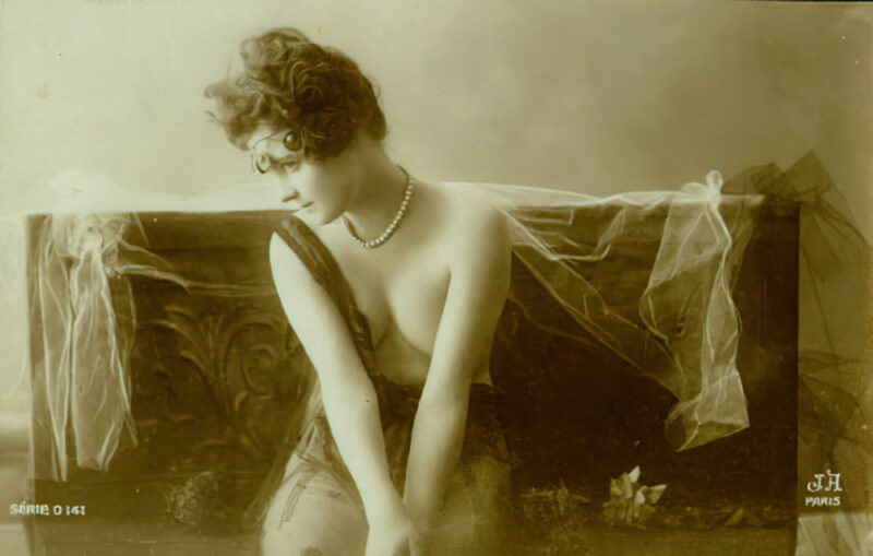 B&W Volume 5 Image of Naked / Nude Woman in the Vintage Era