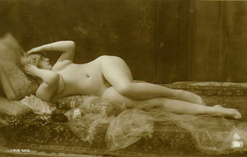 B&W Volume 5 Image of Naked / Nude Woman in the Vintage Era