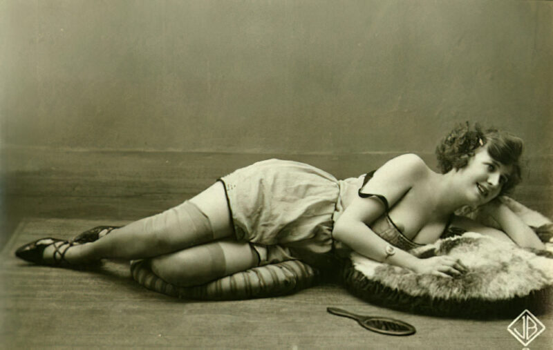 B&W Volume 5 Image of Naked / Nude Woman in the Vintage Era