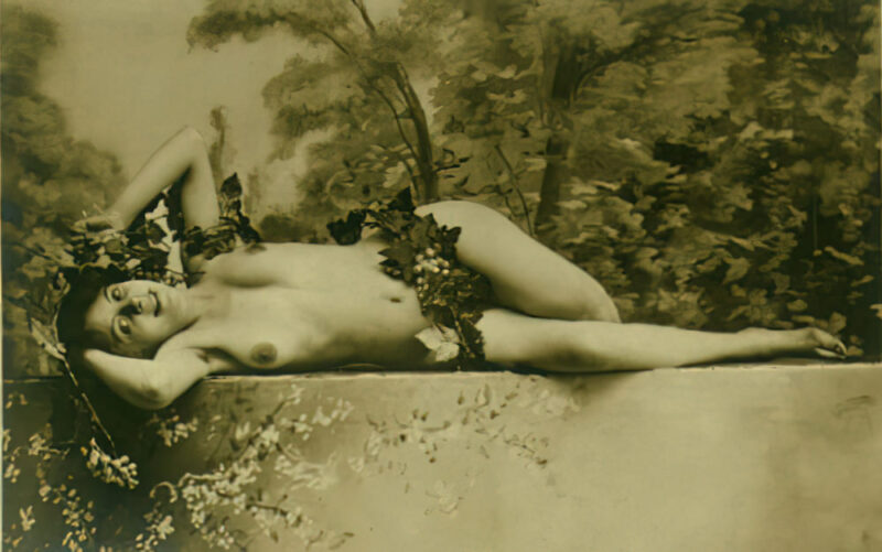B&W Volume 5 Image of Naked / Nude Woman in the Vintage Era
