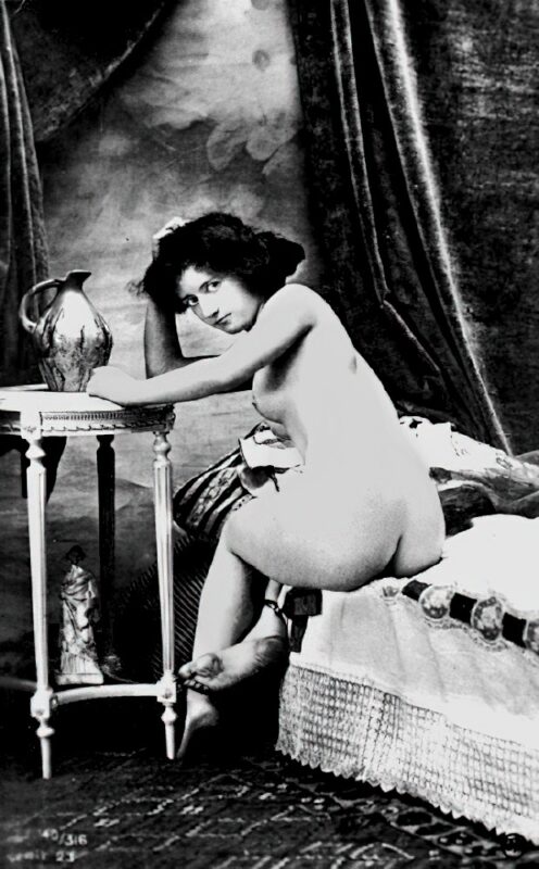 B&W Volume 5 Image of Naked / Nude Woman in the Vintage Era