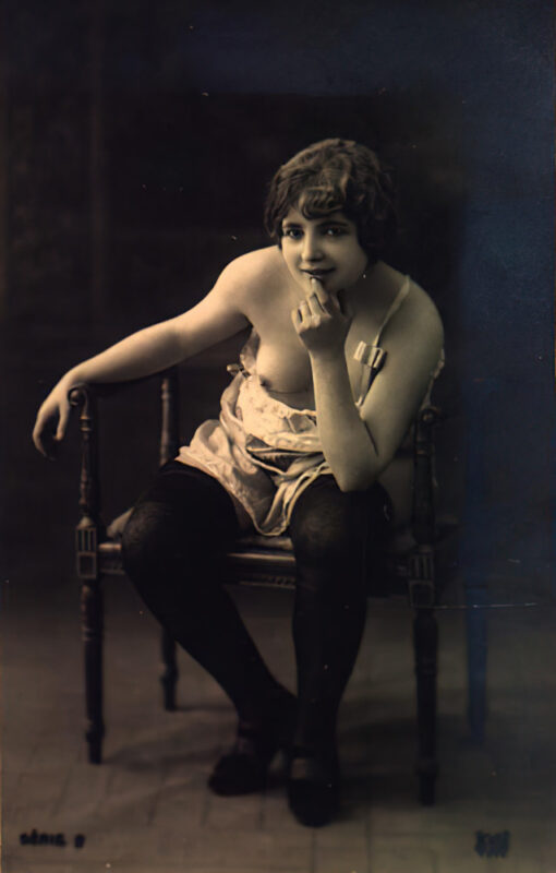 B&W Volume 5 Image of Naked / Nude Woman in the Vintage Era