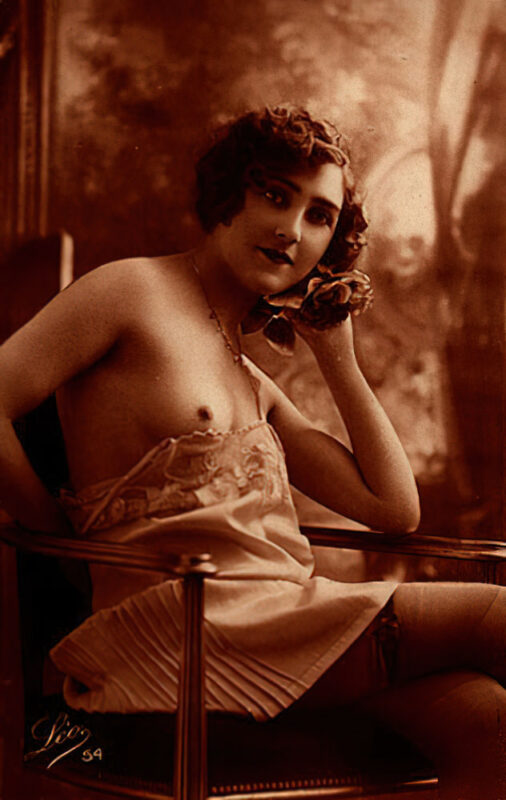 B&W Volume 5 Image of Naked / Nude Woman in the Vintage Era