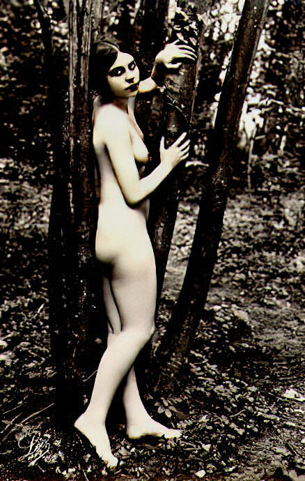 Volume 1 of Black and White Image of Naked / Nude Woman in the Classic Retro Period Volume 1 of Black and White Photo of Naked / Nude Women and Girls in the Vintage Era