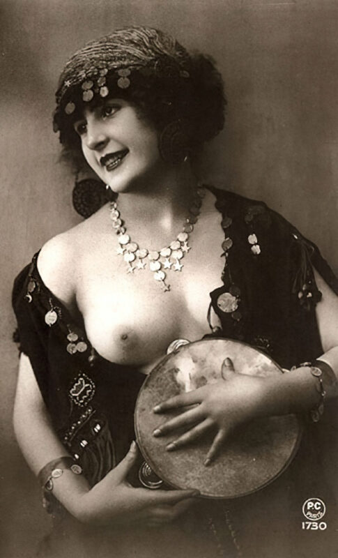 B&W Volume 5 Image of Naked / Nude Woman in the Vintage Era