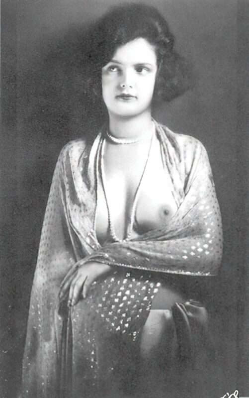 B&W Volume 5 Image of Naked / Nude Woman in the Vintage Era