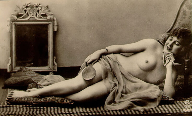 B&W Volume 5 Image of Naked / Nude Woman in the Vintage Era