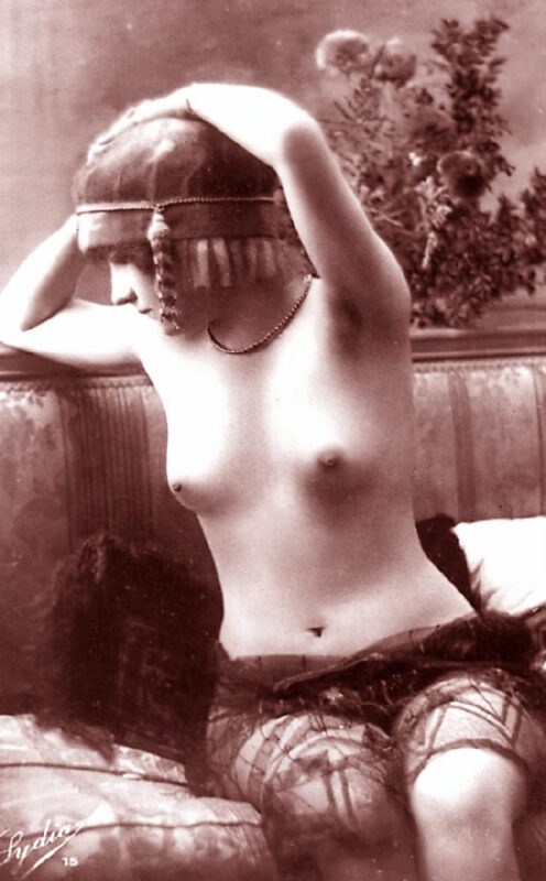 B&W Volume 5 Image of Naked / Nude Woman in the Vintage Era