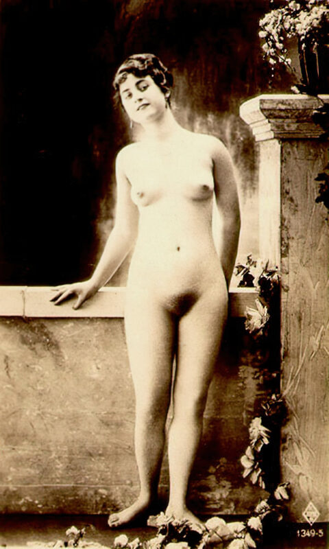 B&W Volume 5 Image of Naked / Nude Woman in the Vintage Era
