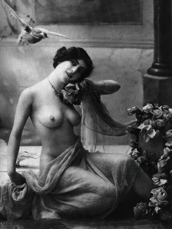B&W Volume 5 Image of Naked / Nude Woman in the Vintage Era