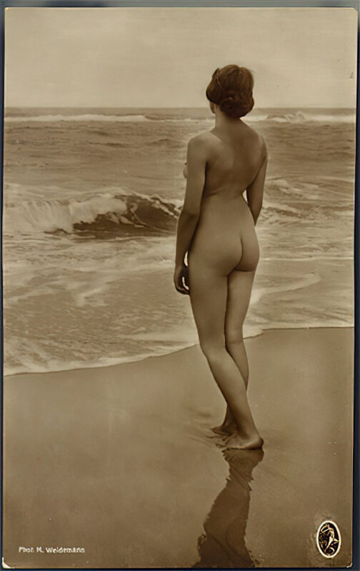 B&W Volume 5 Image of Naked / Nude Woman in the Vintage Era