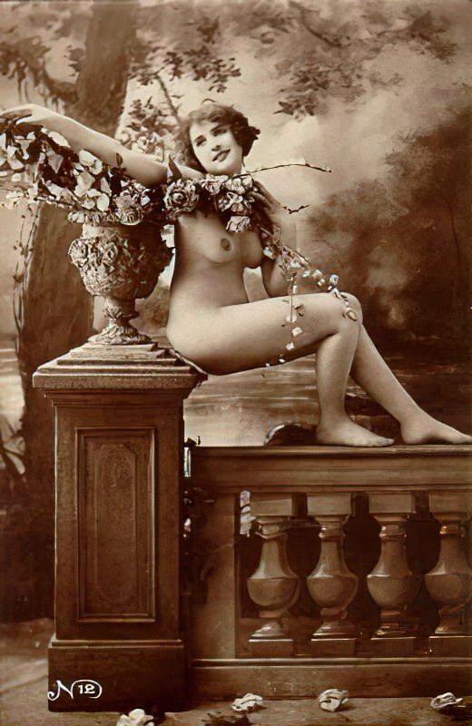 B&W Volume 5 Image of Naked / Nude Woman in the Vintage Era