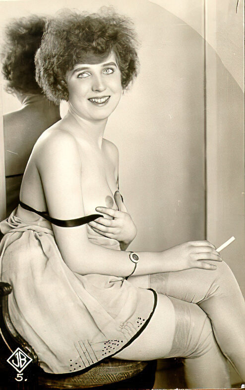 B&W Volume 5 Image of Naked / Nude Woman in the Vintage Era